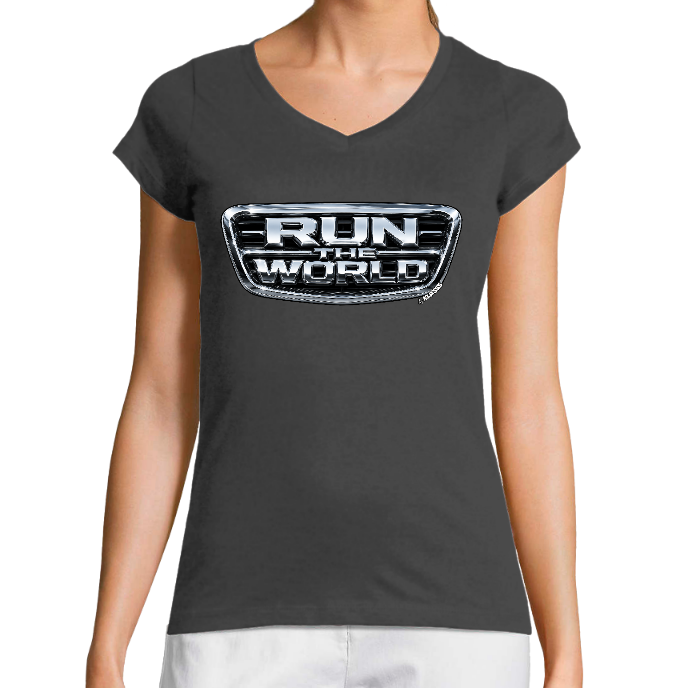 T-SHIRT FEMME COL V KLASSS "RUN THE WORLD" - Coupe très ajustée, design moderne et chic
