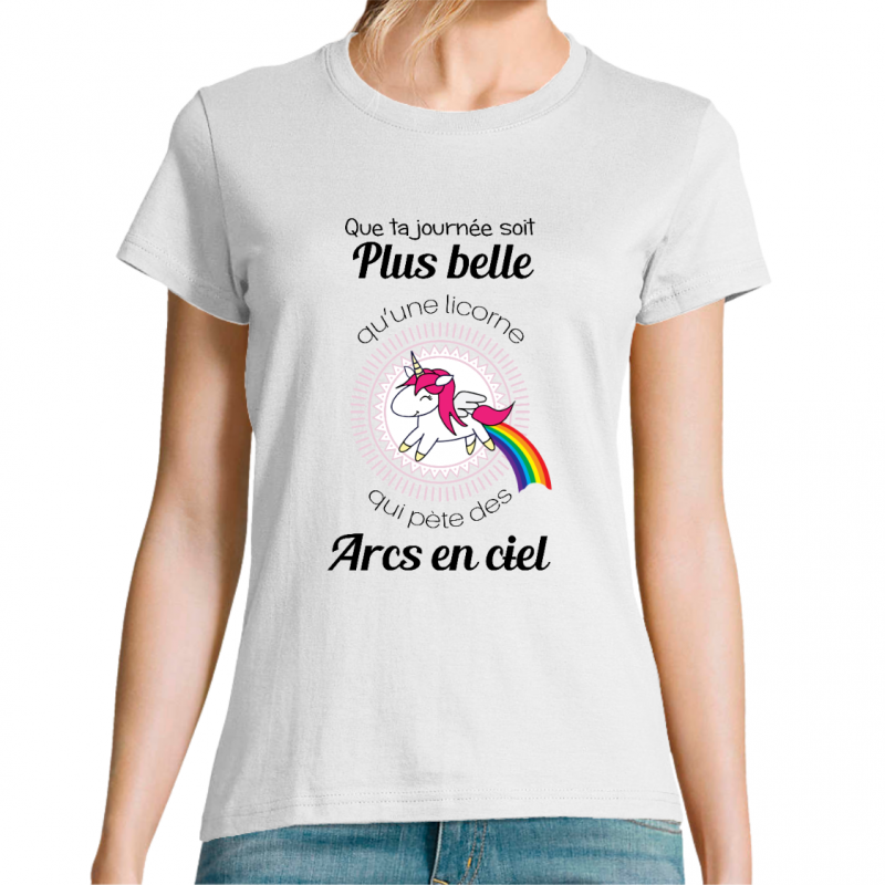 LICORNE QUI PETE DES ARCS EN CIEL - T-SHIRT FEMME