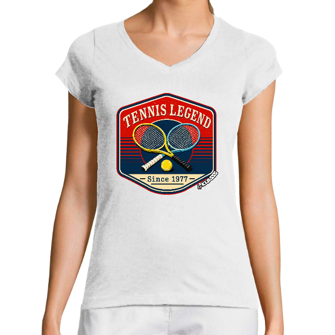T-SHIRT FEMME COL V KLASSS VINTAGE SPORT "TENNIS CLUB 1977" - Coupe très ajustée, design Chic