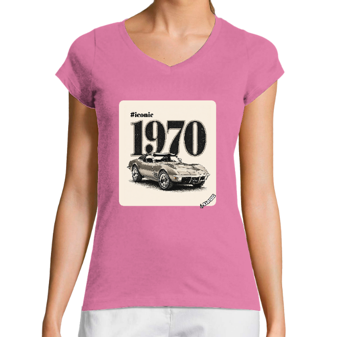 T-SHIRT FEMME COL V KLASSS VINTAGE "Iconic 1970 Corvette" - Coupe très ajustée, Style Chic automobile