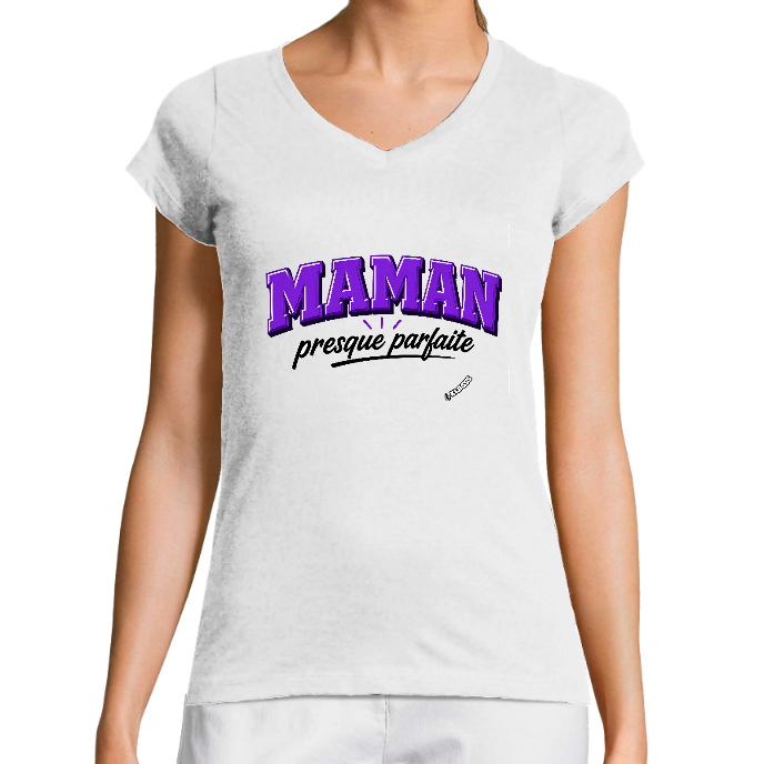 T-SHIRT FEMME Blanc COL V KLASSS "MAMAN PRESQUE PARFAITE" - Coupe très ajustée, design moderne et chic